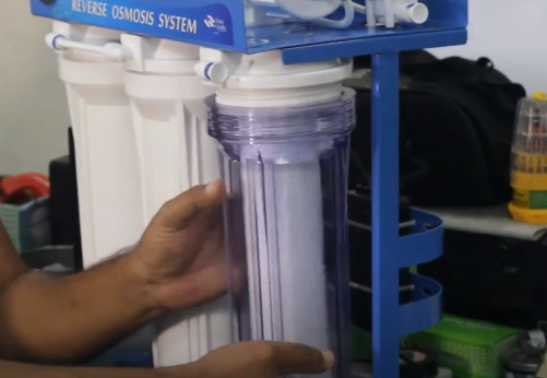 Change the water purifier cartridge