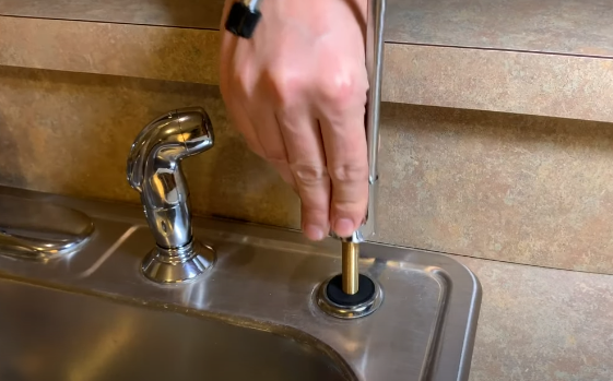 Please take out the old faucet